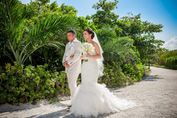 Destination Wedding: The bride's approach -, KW: Ceremony, Mexico